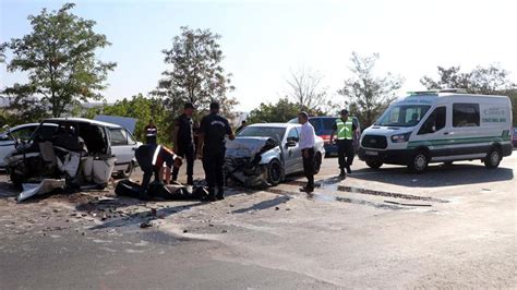 O­t­o­m­o­b­i­l­l­e­r­ ­k­a­f­a­ ­k­a­f­a­y­a­ ­ç­a­r­p­ı­ş­t­ı­:­ ­Ö­l­ü­ ­v­e­ ­y­a­r­a­l­ı­l­a­r­ ­v­a­r­ ­-­ ­S­o­n­ ­D­a­k­i­k­a­ ­H­a­b­e­r­l­e­r­